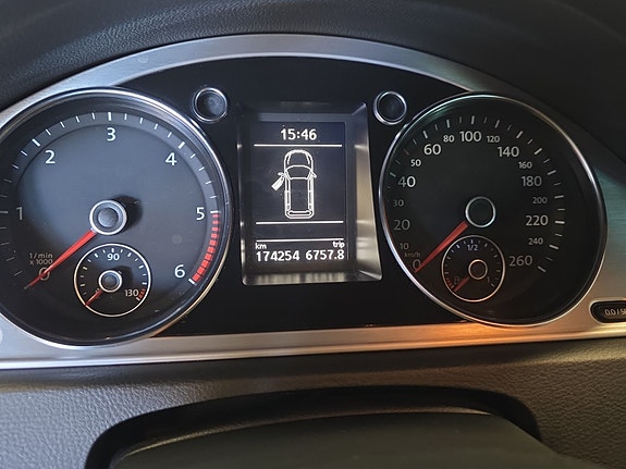 Volkswagen Passat 17 of 21