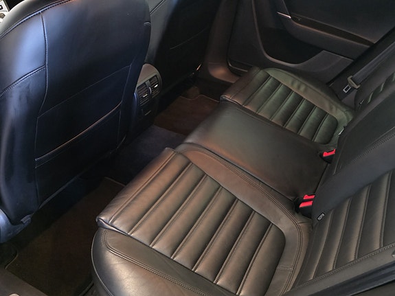 Volkswagen Passat 13 of 21