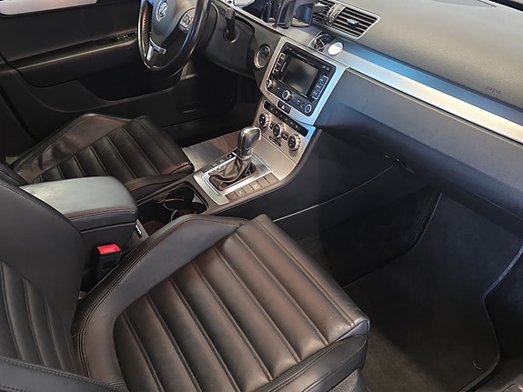Volkswagen Passat 11 of 21