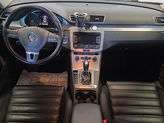 Volkswagen Passat 10 of 21