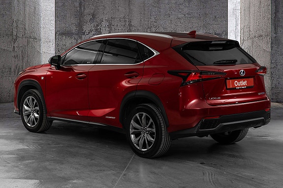 Lexus NX300h 2 of 5