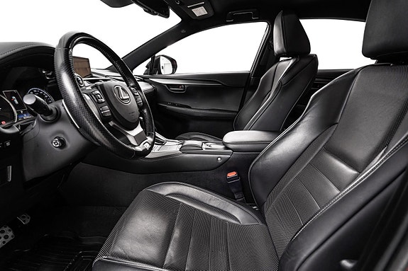 Lexus NX300h 3 of 5