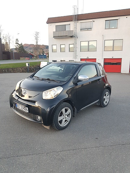 Toyota IQ 3 of 5