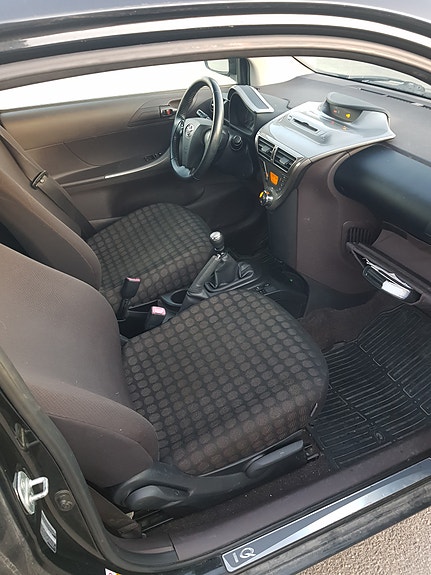 Toyota IQ 4 of 5