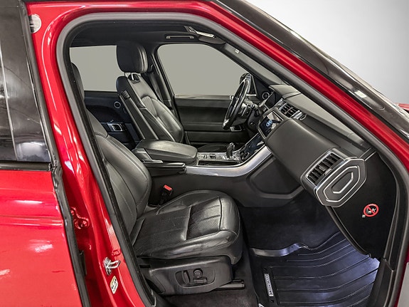 Land Rover Range Rover Sport 16 of 27