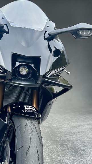 Yamaha R 9 5 of 5