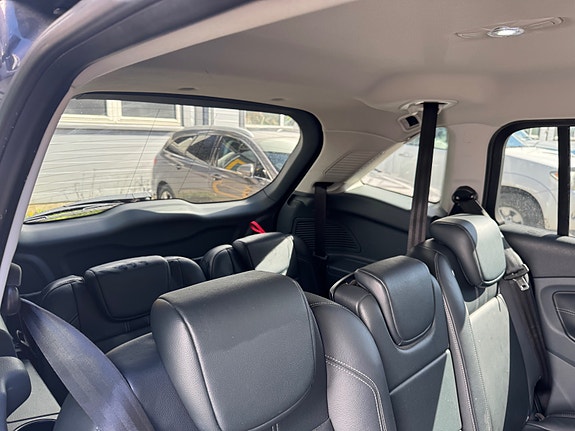 Ford Grand C-MAX 15 of 16