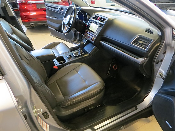 Subaru Outback 8 of 26