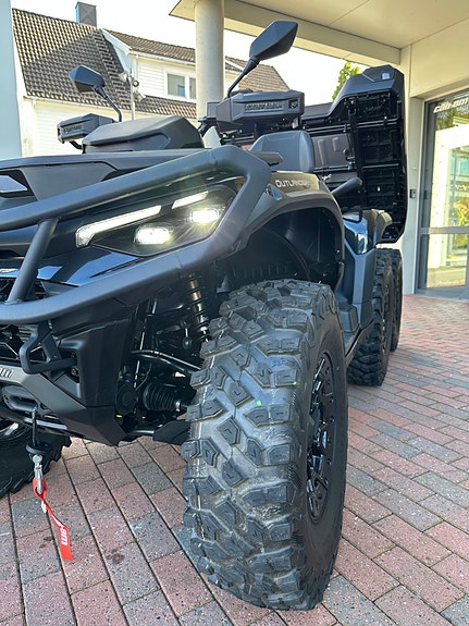 Can-Am Outlander Max 6x6 Backcountry 1000R 5 of 12