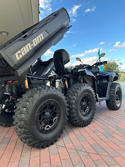 Can-Am Outlander Max 6x6 Backcountry 1000R 3 of 12