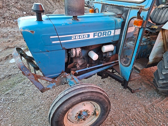 Ford 2600 3 of 5