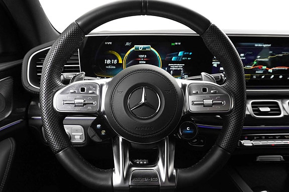 Mercedes-Benz GLS63 23 of 30