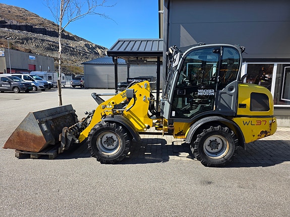 Wacker Neuson WL37 2 of 5