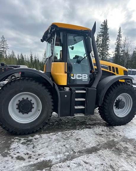 JCB Fastrac 3230-65 2 of 5