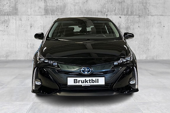 Toyota Prius Plug-in Hybrid 3 of 5