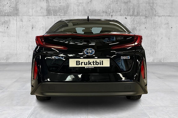 Toyota Prius Plug-in Hybrid 4 of 5