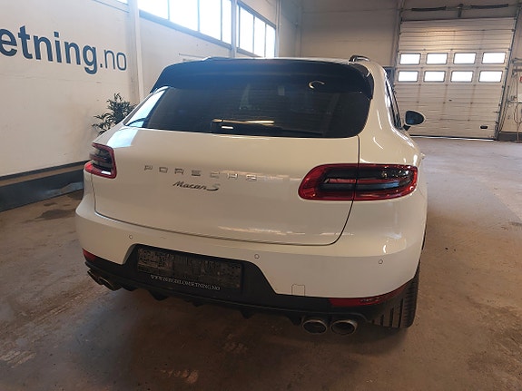 Porsche Macan 3 of 5