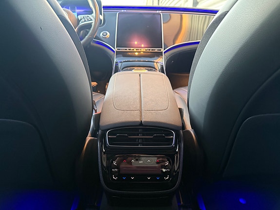 Mercedes-Benz EQS450 24 of 30