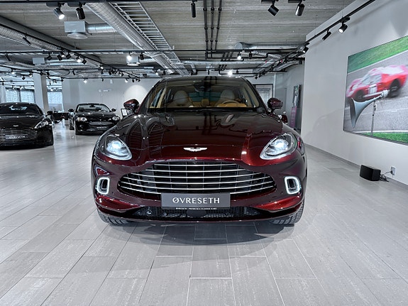 Aston Martin DBX 2 of 5