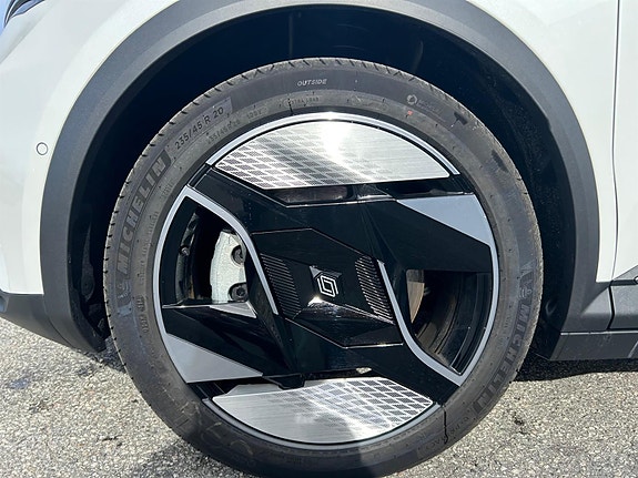 Renault Scenic E-Tech 9 of 30