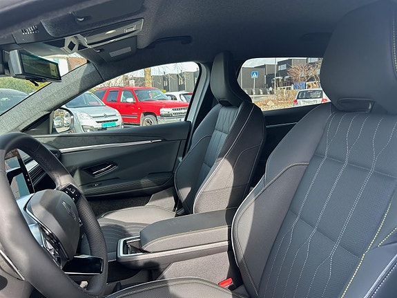 Renault Scenic E-Tech 13 of 30
