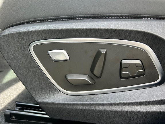 Renault Scenic E-Tech 14 of 30