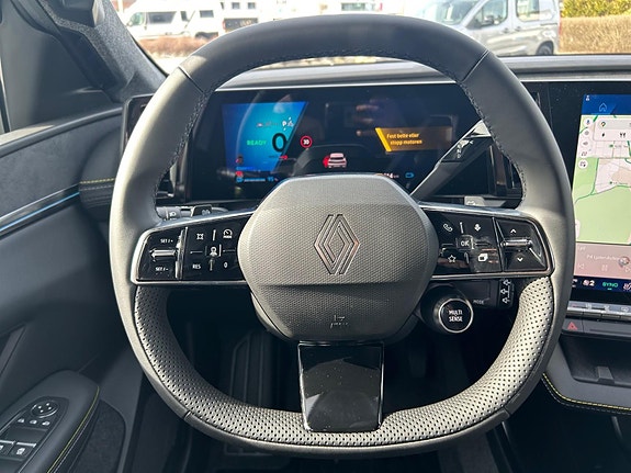 Renault Scenic E-Tech 17 of 30