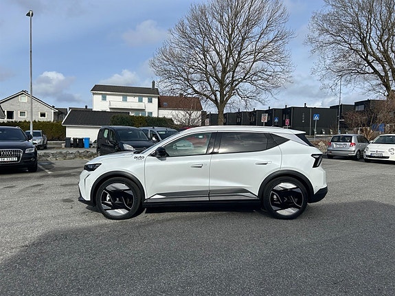 Renault Scenic E-Tech 8 of 30