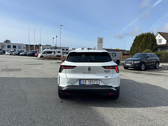Renault Scenic E-Tech 6 of 30