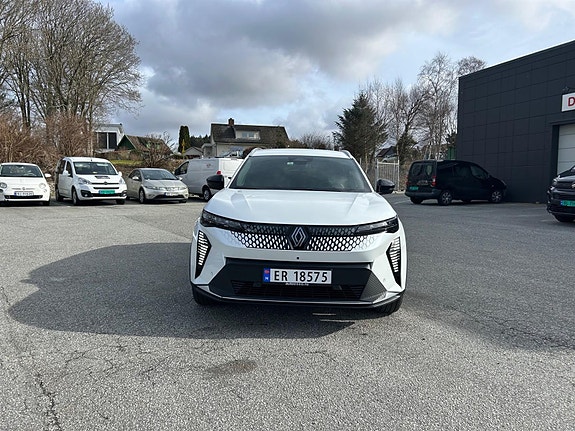 Renault Scenic E-Tech 2 of 30