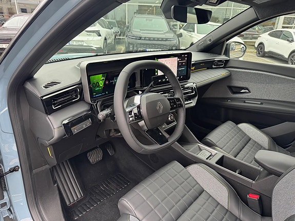 Renault 4 E-Tech 14 of 30