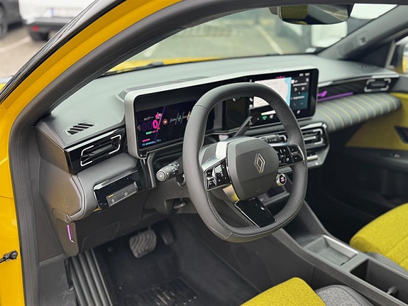 Renault 5 E-Tech 15 of 30