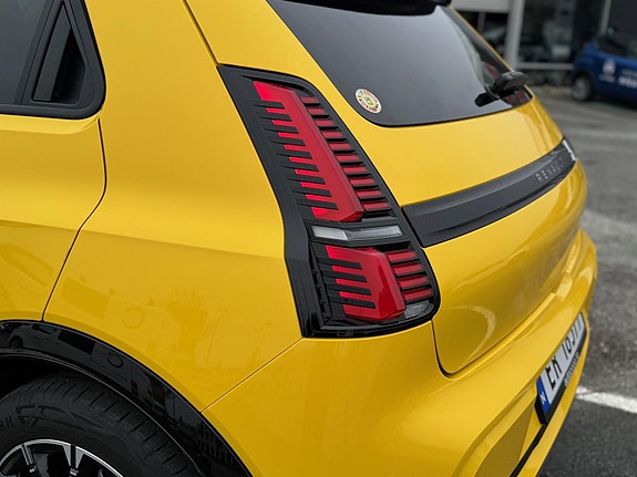 Renault 5 E-Tech 10 of 30