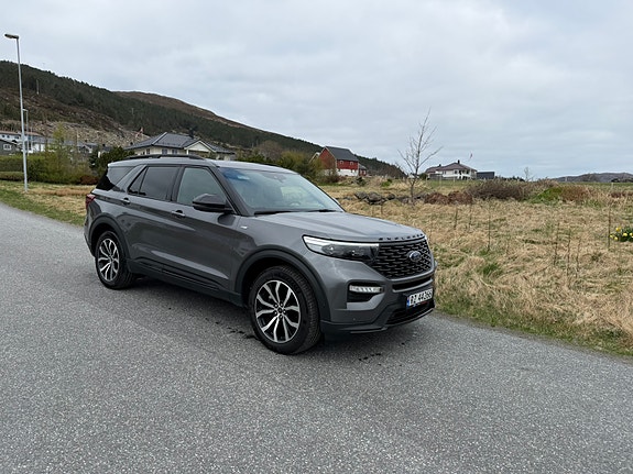 Ford Explorer 4 of 5