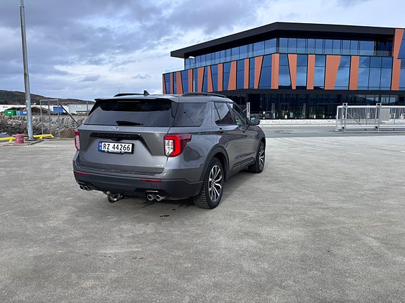 Ford Explorer 3 of 5