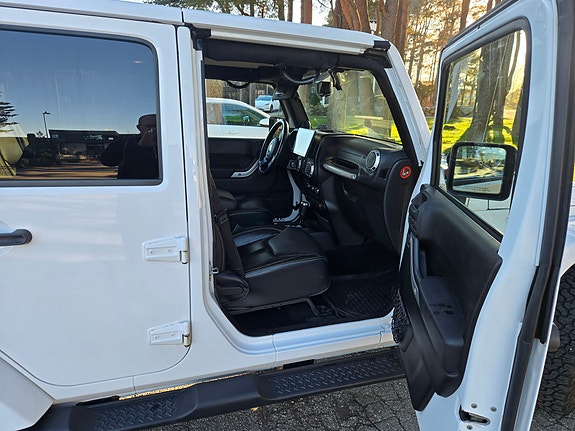 Jeep Wrangler 12 of 27