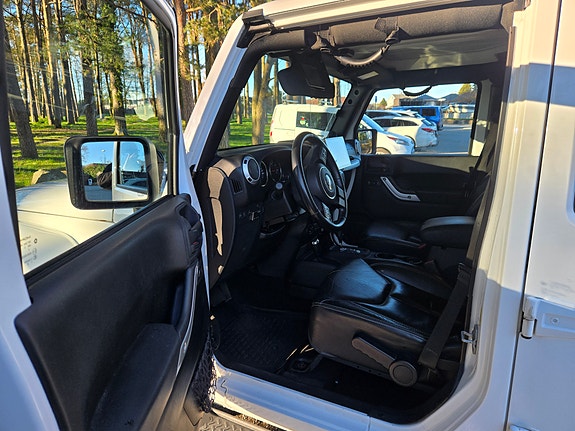 Jeep Wrangler 7 of 27