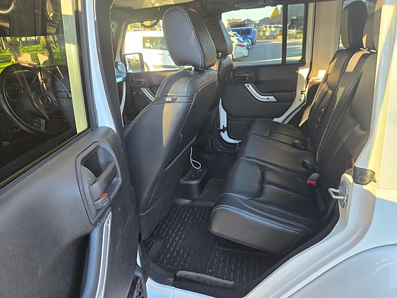 Jeep Wrangler 10 of 27