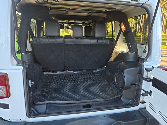 Jeep Wrangler 5 of 27