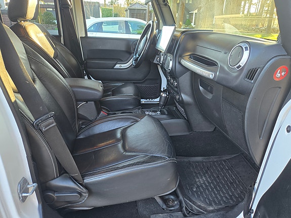 Jeep Wrangler 6 of 27
