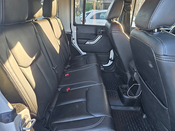 Jeep Wrangler 8 of 27