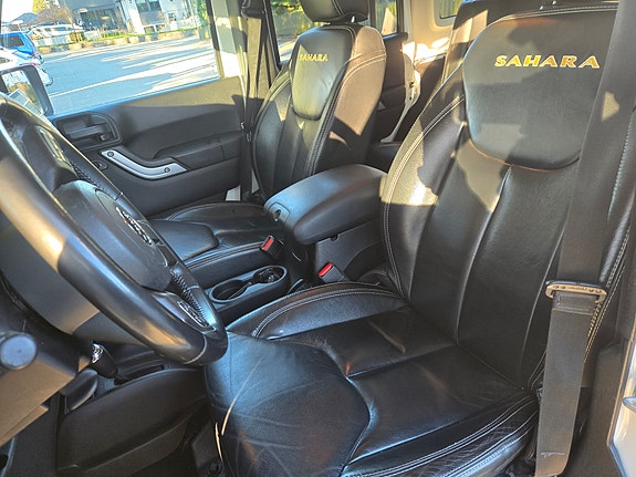 Jeep Wrangler 9 of 27