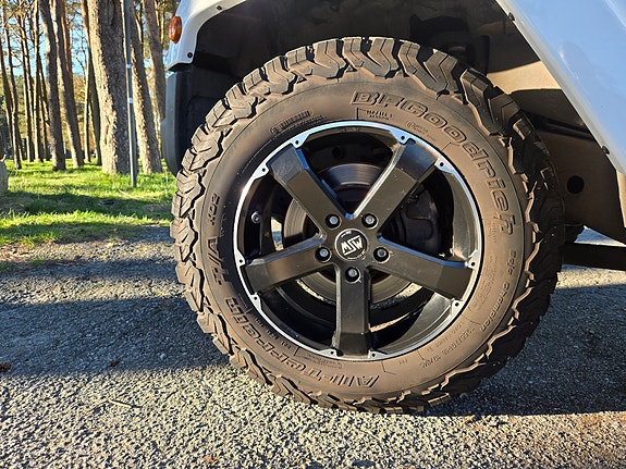 Jeep Wrangler 16 of 27