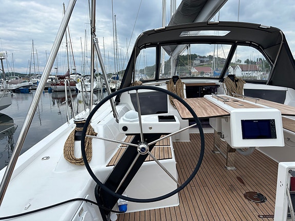Leveringsklar ny Dufour 430 med 3 doble lugarer, 2 bad, dusjrom og 60 hk motor 3 of 5