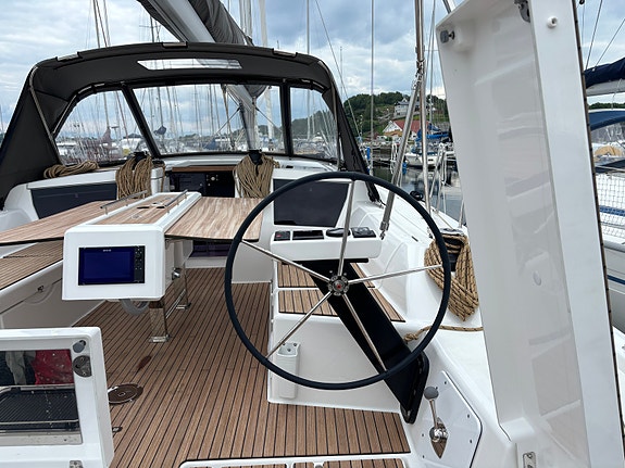 Leveringsklar ny Dufour 430 med 3 doble lugarer, 2 bad, dusjrom og 60 hk motor 4 of 5