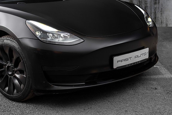 Tesla Model 3 2 of 5