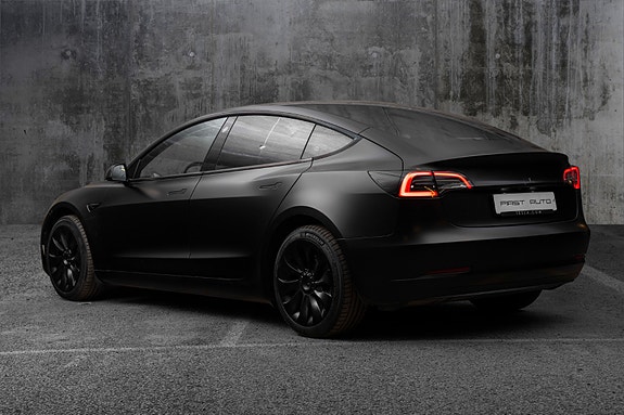 Tesla Model 3 5 of 5