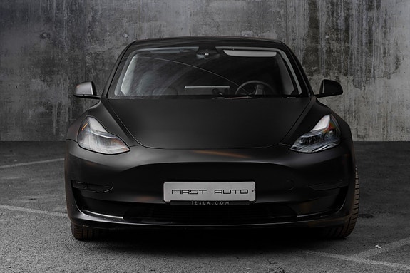 Tesla Model 3 3 of 5