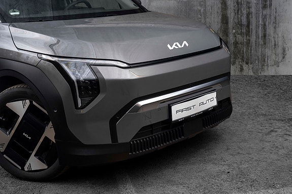 Kia EV3 2 of 5