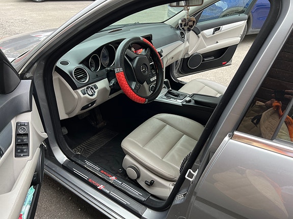 Mercedes-Benz C180 9 of 24